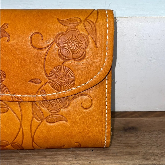Vintage Tooled Leather Wallet Floral Embossed Bifold Western Boho Accessory - Picture 3 of 16